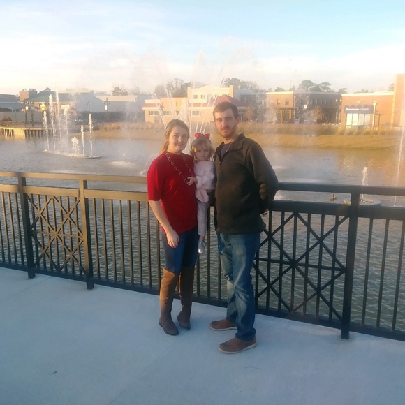 Meet your Posher, Jessica - Picture 2 of 2